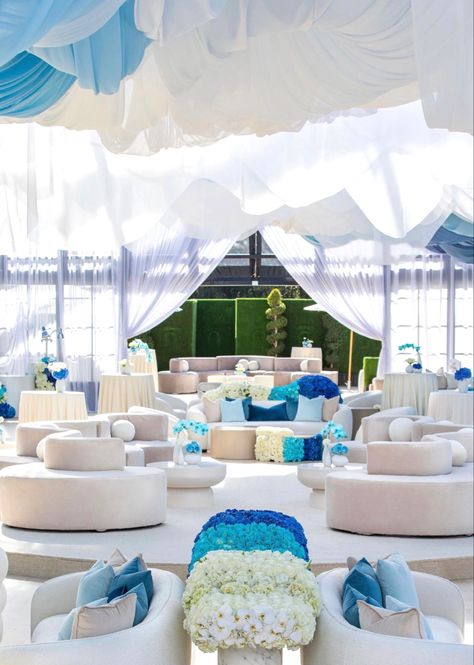 Roc Nation Brunch Decor, Clouds Event, Spring Event Decor, Flower Arrangements Summer, Roc Nation Brunch, 2023 Grammys, Brunch Decorations, Wedding Lounge Area, Luxury Event Design