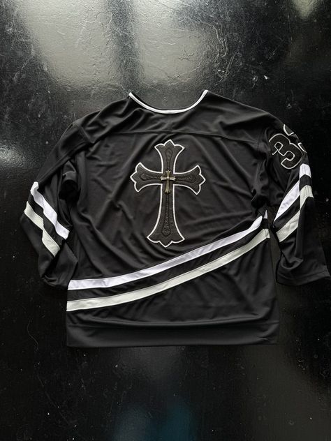 Chrome Hearts Hockey Jersey Hockey Jersey Fashion, Chrome Hearts Jersey, Chrome Hearts Clothing, Chrome Hearts Top, Chrome Hearts Outfit, Boys Outfits Aesthetic, Sick Clothes, Jersey Fashion, Accessory Inspo