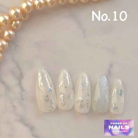 Silver Flakes On Nails, White Magnetic Nails, Nails With Silver Flakes, Silver Flake Nails, Gel Nail White, Flake Nail, Press On Nails White, Nail White, Classy Nail Designs