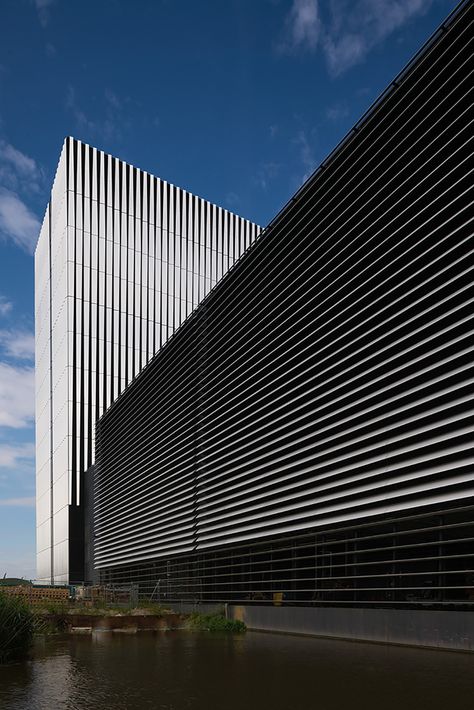 benthem crouwel Factory Facade, Amsterdam Architecture, Factory Architecture, Cladding Design, Minimal Architecture, Neoclassical Architecture, Industrial Architecture, Urban Fabric, Amazing Buildings