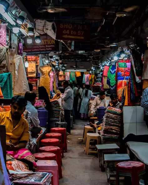 Chandni Chowk in Delhi: The Complete Guide Chandni Chowk Market, Chandi Chowk Delhi India, Chandani Chowk Delhi Aesthetic, Chandni Chowk Photography, Chandani Chowk Delhi, Delhi Chandni Chowk, Tighten Neck, Delhi Market, Delhi Photography