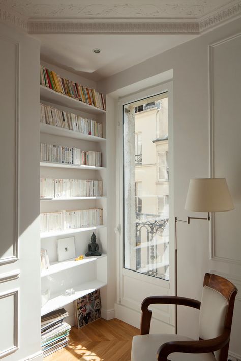 Paris Apartment : A Modern Haussmannien Flat in the Heart of Paris. Paris Interiors, Interior Design Minimalist, Interior Design Per La Casa, Deco Studio, Paris Apartments, Design Del Prodotto, Design Case, Cheap Home Decor, Interior Design Styles