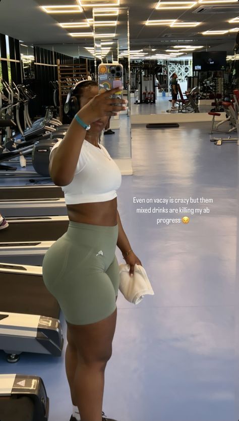 Goal Body Type Aesthetic, Fit Thick Body Reference, Slim Thick Body Reference Vision Board, Slim Thick Gym Body Reference, Nice Body For Vision Board, Slim Thick Body Reference Realistic, Body Gym Goals Black, Gym Body Black Women, Gym Workouts Black Women Aesthetic