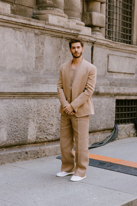 At Milan Fashion Week, Hollywood stars and street-style mavens stepped out in suits of all proportions. Men Suit Street Style, Ss24 Fashion, Fashion In Paris, Stylish Mens Suits, Princess Diana Photos, Gq Style, Men Stylish Dress, Fall 24, Gq Magazine