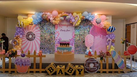 Candy Theme Birthday, Airplane Birthday Party Decorations, Bday Decoration, Theme Birthday Decoration, Simple Stage Decorations, Airplane Birthday Party, Candy Theme, 1st Birthday Decorations, Birthday Balloon Decorations