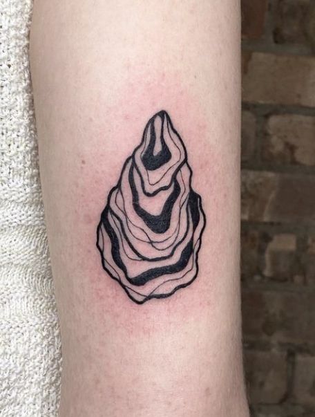 Mussel Shell Tattoo, Oyster Shell Tattoo, Oyster Tattoo, Pool Tattoo, Sydney Tattoo, Lisa Tattoo, Stick Poke, Creative Creatures, Jean Ideas