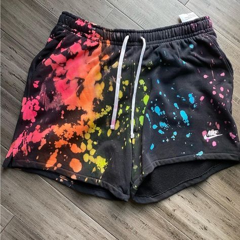 Men’s Nike Black Shorts Custom Reverse Tie-Dye Rainbow Tye Dye Ideas, Goth Tie Dye, Tie Dye Ideas, Easy Diy Tie Dye, Ty Dye, Rainbow Clothes, Diy Tie Dye Techniques, Diy Tie Dye Designs, Tie Dye Crafts