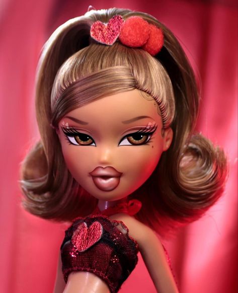 Brown Bratz Doll Aesthetic, Bratz Doll Brown Hair, Bratz Animated, Yasmine Bratz, Bratz Lips, Bratz Makeup, Bratz Aesthetic, Bratz Hairstyles, Doll Hairstyles