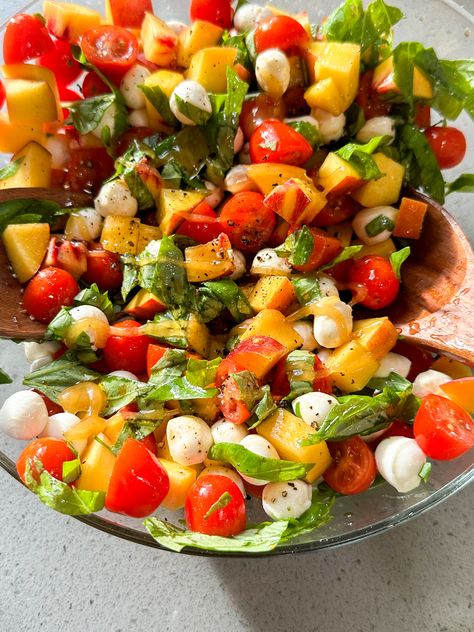 CHOPPED PEACH CAPRESE SALAD Peach Caprese Salad, Peach Caprese, Tomato Caprese, Mozzarella Pearls, Caprese Salad Recipe, Easy Summer Dinners, Peach Salad, Whole Food Diet, Lettuce Salad