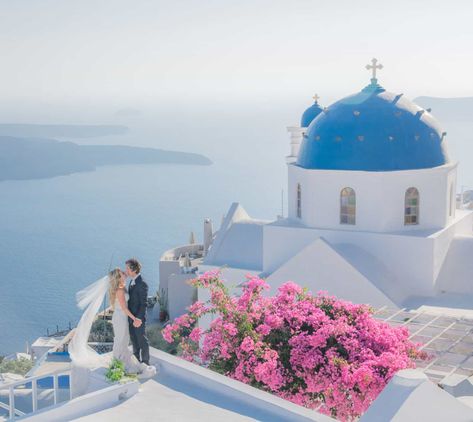 Your Guide to Getting Married in Santorini-Destination Weddings in Greece Santorini Greece Wedding, Married In Greece, Wedding Destinations, Wedding Spot, Beautiful Wedding Photography, Santorini Wedding, Weddings By Color, Wedding Abroad, Inexpensive Wedding Venues