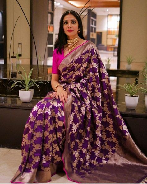 Katan Saree, Latest Blouse Designs Pattern, Chinese Wedding Dress, Indian Bride Outfits, Silk Saree Kanchipuram, Wedding Blouse Designs, Traditional Indian Outfits, Saree Blouse Designs Latest, Designer Blouse Patterns