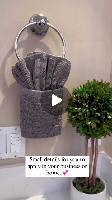 Jen Watson | Cleaning, Organizing, Home Tips & more. on Instagram: "How to do a fancy towel fold for bathrooms. 💃🏽 Small details for you to apply in your business or home.🏡 . . Via @waby_cleans  . . . . . . . . . . . . . . . . . . . . . . . #clean #cleanbathroom #bathroom #bathroomdecor #bathroomorganization #organizedbathroom #bathroomdesign #cleanhome #folding #laundry #towels #foldinghacks #foldingtips #tipsandtricks #didyouknow #hometips" Folding Towels Hotel Style, How To Fold A Face Cloth, How To Style Towels In Bathroom, How To Fold Decorative Towels, Fancy Ways To Fold Towels, Towel Bathroom Decor, How To Fold A Hand Towel Fancy, Fold Bathroom Towels Ideas, How To Hang Hand Towels