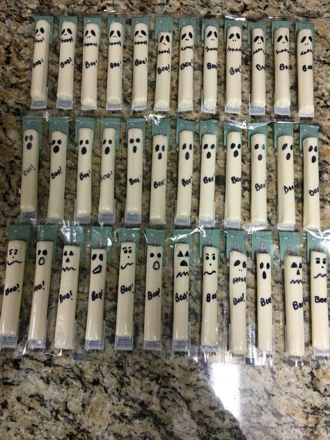 Halloween Cheese, Mozzarella Cheese Sticks, String Cheese, Cheese Sticks, Funny Food, Food Humor, Mozzarella Cheese, Halloween Costumes, Cheese