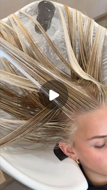 SHERRI KNOBEL // BIXIE BLONDES & BALAYAGE SYDNEY on Instagram: "Tips for the most beautiful basin balayage results 👇  Basin balayage will create brighter blondes BUT there are a few things you should know to really make your balayage shine.  1. Basin balayage is a technique used to brighten or reignite faded blonde ends only. It is not recommended for darker hair as it’s only processed for 10 min and gives 1 -2 levels of lift.   2. Make sure hair is knot free and towelled dried before applying. This will allow a fast & clean application.  3. Be clear in what you’re trying to create. If you paint all of the ends, the result will be super bright and heavy. Almost dip dyed.   4. If you want pops of blonde and more dimension, paint 50% of the ends and leave 50% out. Having natural hair for yo Basin Balayage, Darker Hair, Blonde Ends, Bright Blonde Hair, Fast Cleaning, Bright Blonde, Dip Dyed, Hair Color Dark, Fall Hair Colors