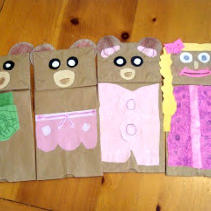 goldilocks and the three bears Simple Puppets, Little Mermaid Crafts, Bears Preschool, Fairy Tales Preschool, Story Crafts, Fairy Tale Crafts, Crafts For Preschoolers, Fairy Tale Theme, Paper Bag Puppets