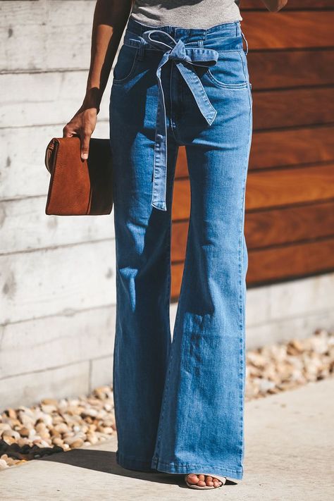 Belt Wide, Slouchy Sweatshirt, Slimmer Belt, Jeans Outfits, Fall Denim, Cooler Look, School Looks, Flared Pants, Fun Fashion