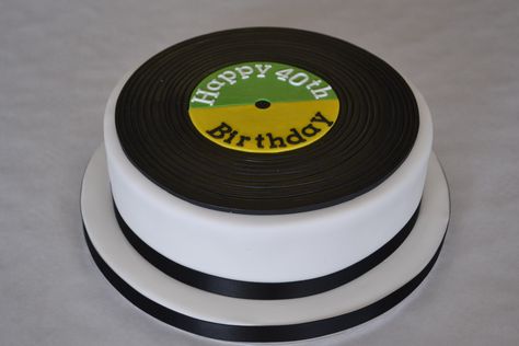 Vinyl Record Cake, Music Cake Ideas, Vinyl Cake, Record Cake, Dj Cake, Disco Cake, Avengers Cake, Music Theme Birthday, Music Cakes