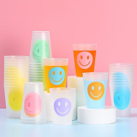 Cute Plastic Cups, Cumpleaños Aesthetic, Birthday Picnics, Bachelorette Party Decoration, Smile Pattern, Pink Smiley, Birthday Drinks, Wedding Bachelorette Party, Sports Event