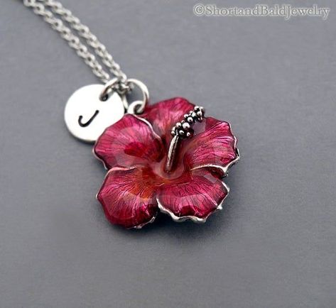 Hibiscus Flower Jewelry, Flower Jewelry Holder, Hibiscus Jewelry, Hibiscus Necklace, Silver Initial Necklace, Dope Jewelry Accessories, Necklace Initial, Necklace Antique, Jewelry Accessories Ideas