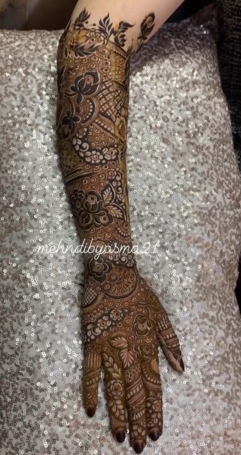 Backside Bridal Mehendi Design, Bride Back Hand Mehndi Designs, Heavy Mehendi Designs, Full Hand Mehndi Designs Back Side, Dulhan Mehndi Designs Bridal Henna, Backside Mehndi Design, Muslim Bridal Mehndi Designs Unique, Bridal Mehndi Designs Back Hands Brides, Bridal Back Hand Mehndi Design