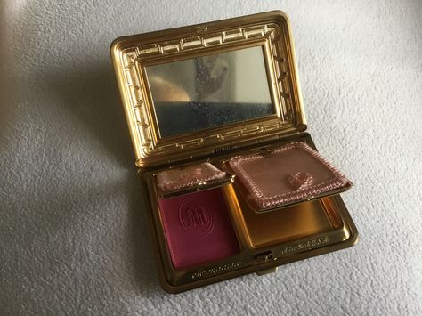 Vintage Makeup Products, Vintage Cosmetics, Fancy Makeup, Aesthetic Tumblr, Vintage Makeup, Money Aesthetic, Old Money Aesthetic, French Girl, Pretty Makeup