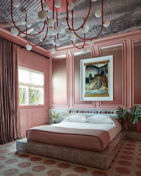 A modern and unique coral pink bedroom! 🤩 Coral Pink Bedroom, Leather Side Table, Pink Bedroom Design, Beach Interior, Monochromatic Color Scheme, Contemporary Wallpaper, Design Del Prodotto, Pink Bedroom, Villa Design