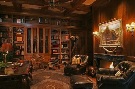 A Gentleman's Study - note the sconces Gentlemans Study, Men's Study, Star Sand, Bg Design, Studio Office, Man Room, Home Libraries, Study Rooms, Trendy Home