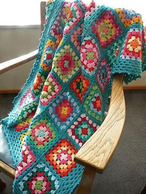 Obsession! Patchwork Granny/Starburst Squares - Marla Meridith Motifs Granny Square, Granny Blanket, Granny Square Haken, Beau Crochet, Confection Au Crochet, Crocheted Blanket, Crochet Granny Square Blanket, Granny Square Blanket, Crochet Afghans