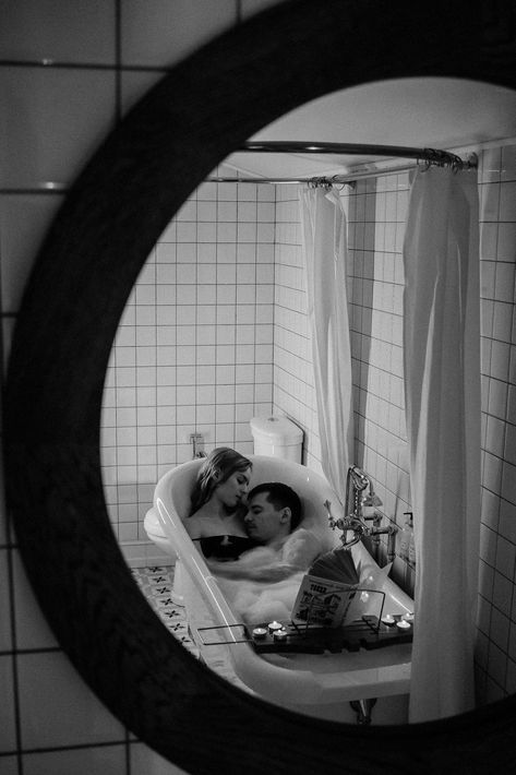 Couple Bathtub Aesthetic, Couples Bathtub, Bath Couple, Couples Bathroom, Bathtub Aesthetic, Couple Poses Drawing, Standing Bathtub, Bath Photography, Small Bathtub