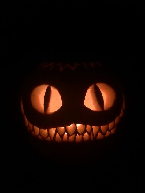 Cheshire Cat Jack O Lantern, Pumpkin Cheshire Cat, Cheshire Pumpkin Carving, Alice And Wonderland Pumpkin Carving, Pumpkin Carving Ideas Cheshire Cat, Pumpkin Carving Ideas Alice Wonderland, Cheshire Cat Pumpkin Carving, Coraline Pumpkin Carving, Pumpkin Carving Ideas Scary