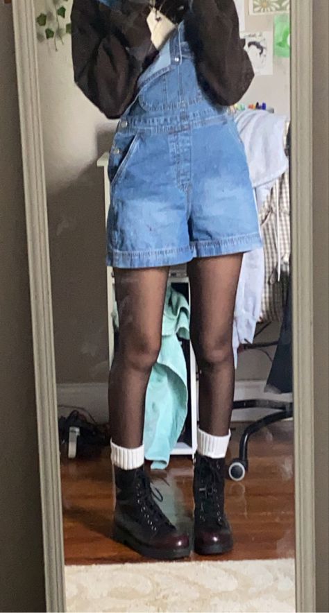 Overall Shorts Outfit Fall, Denim Overall Dress Outfit, Short Sweater Outfit, Overalls Outfit Winter, Overall Shorts Outfit, Denim Overalls Outfit, September Outfits, Florida Outfits, Overalls Fashion