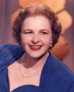 Singer Kate Smith was born today 5-1 in 1907. Many US boomers grew up seeing her guesting on TV shows and singing the song God Bless America she made so famous. She passed in 1986. I Heart Elliott Smith, Jaclyn Smith Now, Elliott Smith Smiling, Elliott Smith Figure 8, Elliott Smith Either/or Poster, Me When She, Baby Boomers Memories, Elizabeth Smith, Kate Smith