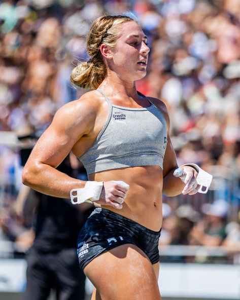 Brooke Wells Crossfit, Crossfit Wallpaper, Brooke Wells, Physique Goals, Women Athletes, Crossfit Inspiration, Crossfit Motivation, Crossfit Women, Female Muscle