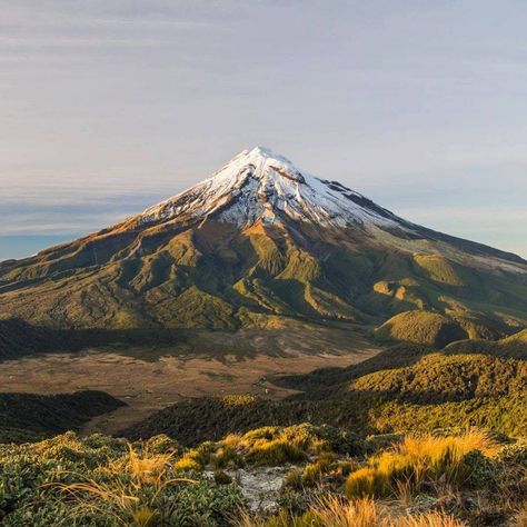 Taranaki New Zealand, Mt Taranaki, New Zealand Photography, Nature Pictures, Mount Rainier, Sicily, Places Ive Been, Art Reference, Natural Beauty