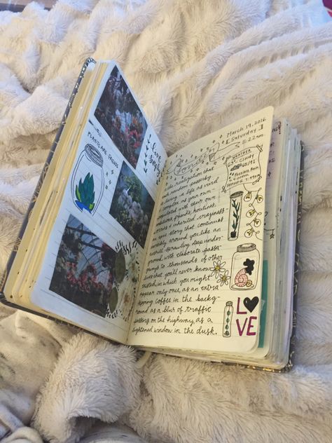 Kunstjournal Inspiration, Pretty Journals, My Heart Hurts, Kunst Inspiration, Art Journal Therapy, Seni Cat Air, Diary Ideas, Bullet Journal Art, Art Diary