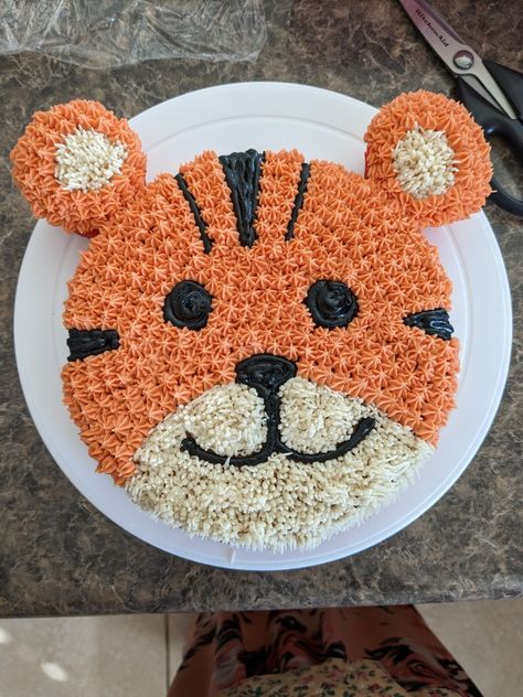 Tiger Cupcakes For Kids, Tiger Cupcake Cake, Tiger Face Cake, Tiger Cake Ideas, Tiger Cakes For Kids, Tiger Theme Cake, Easy Lion Cake Ideas, Tiger Print Cake, Tiger Birthday Cake