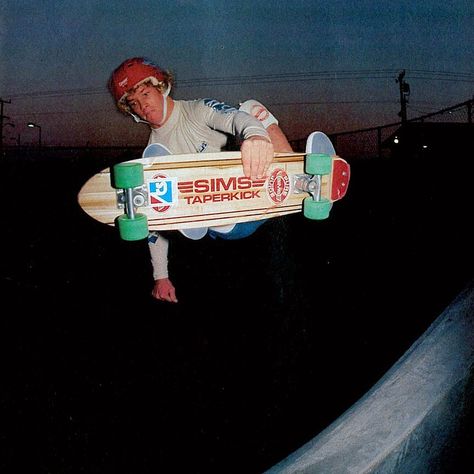 Da Mad Taco Skates Again on Instagram: “George Orton, Paramount Skatepark #skateboardworld magazine April 1978 . #1970sstyle #skateboard #simsskateboards #retroskate…” Transworld Skateboarding, Bones Brigade, Skateboard Pictures, Old School Skateboards, Skate Photos, 90s Skate, Skate And Destroy, Skateboard Photography, Vintage Skateboards