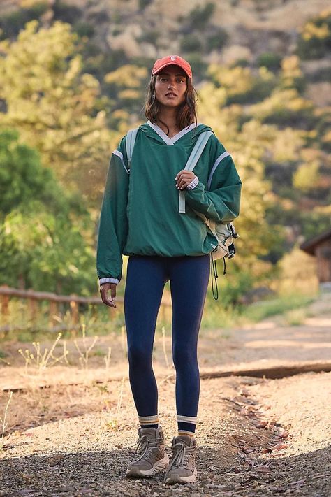 Wander Outfit, Cute Hiking Outfit, Hiking Fits, Hiking Outfit Fall, Mountain Outfit, Hiking Outfit Women, Fall Hiking, Camping Outfits, Outdoor Fashion