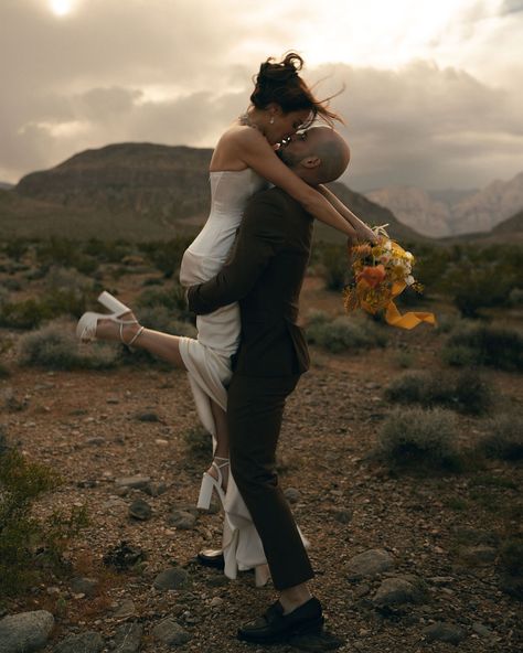 A Nevada Desert Wedding in Sage and Mustard Tones with Eclectic Decor✨ Lauren and Jon-Michael’s modern, eclectic, and vintage-themed wedding was held at a cactus farm in the stunning Red Rock Valley, Nevada. Thanks to the meticulous work of @emberandstoneevents, every detail, from the vibrant florals and unique color palette to the personalized decor, reflected their vision and deep love for nature and adventure. Click the link in the bio to read the full story! Planning, Design & Styling:... Unique Color Palette, Wedding In Las Vegas, Cactus Farm, Rock Valley, Italian Chic, Nevada Desert, Story Planning, Summer Garden Wedding, Music Photographer