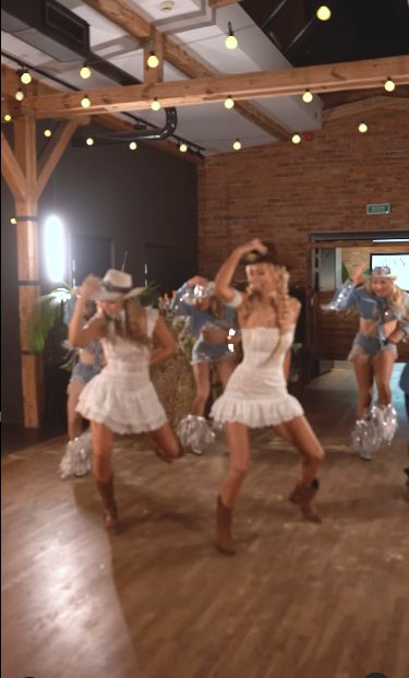 Country Cowgirls Wedding Inspo | Wedding Dance Seen by @siostry_adihd Country Wedding After Party Dress, Country Wedding Reception Outfit, Country Reception Dress, Western Reception Dress, Cow Girl Outfits Ideas, Country Bachelorette Party Outfit, Country Dance Outfit, Country Party Outfit, Line Dancing Aesthetic