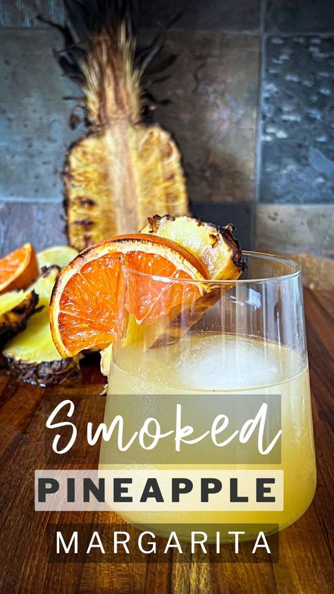 Cocktail Smoker Recipes, Smoked Pineapple, Pineapple Margarita Recipe, Smoked Cocktails, Best Summer Cocktails, Pineapple Margarita, Pineapple Cocktail, Pineapple Drinks, July Recipes