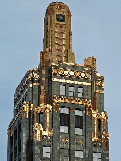 decoarchitecture:   Carbide and Carbon Building, Chicago Illinoisby Terence Faircloth What Is Art Deco, Arte Art Deco, Streamline Moderne, Chicago Art, Art Tumblr, Art Deco Buildings, Chrysler Building, Chicago Architecture, Art Deco Architecture