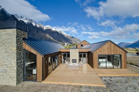 Exterior | Inspiration | Modern Exterior Design Ideas 2018 Weatherboard House, Exterior Inspiration, Modern Barn House, Shed Homes, Home Exterior, Exterior Cladding, Queenstown, Modern Exterior, Barndominium