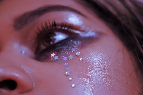 Euphoria Makeup Looks, Euphoria Makeup, Close Up, Makeup Looks, Glitter, Stars, Makeup, Twitter, Make Up Looks