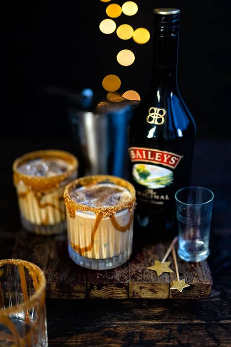 This ridiculously indulgent Baileys White Russian packs a real punch! The perfect cocktail for Christmas or St. Patrick’s Day | Supergolden Bakes Cocktail Recipes Baileys, White Russian Recipe Baileys, White Russian Drink, Baileys Dessert, Baileys Drinks, Baileys Cocktails, Irish Cream Recipe, White Russian Recipes, Christmas Drinks Alcohol Recipes