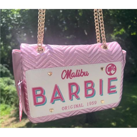 100% Authentic Guaranteed Brand New With Tags Skinnydip X Barbie Malibu Barbie Shoulder Bag Pink Limited Edition - 10" W X 6" H X 2.5" D - Faux Leather Bag - Shoulder Bag With Adjustable Chain - 11.5" Drop For Shoulder, 21" Drop For Crossbody - Gold Hardware - Back Patch Pocket - Embroidered Malibu Barbie Logo At Front - Flap Closure With Magnetic Snap - Imported Barbie Malibu, Green Bay Packers Shirts, Betsey Johnson Handbags, Barbie Gifts, Barbie Logo, Jelly Bag, Barbie Theme, Faux Leather Bag, Malibu Barbie