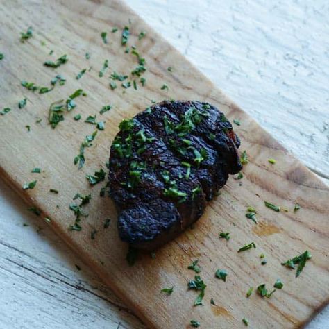 Charred on the outside but medium-rare in the inside, try these easy to tips for a Black and Blue Steak. Pittsburgh Style Steak, Black And Blue Steak, Skirt Steak Recipe, Blue Steak, Steak Sauce Recipes, Pittsburgh Food, Steak Salad Recipe, Steak With Blue Cheese, Skirt Steak Recipes