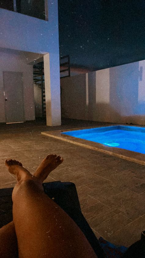 Pool Snapchat Story Night, Bathtub Aesthetic, Dubai Vacation, Things To Do With Boys, Biker Love, Beach Photography Poses, Clipuri Video, Fake Pictures, Cool Instagram Pictures