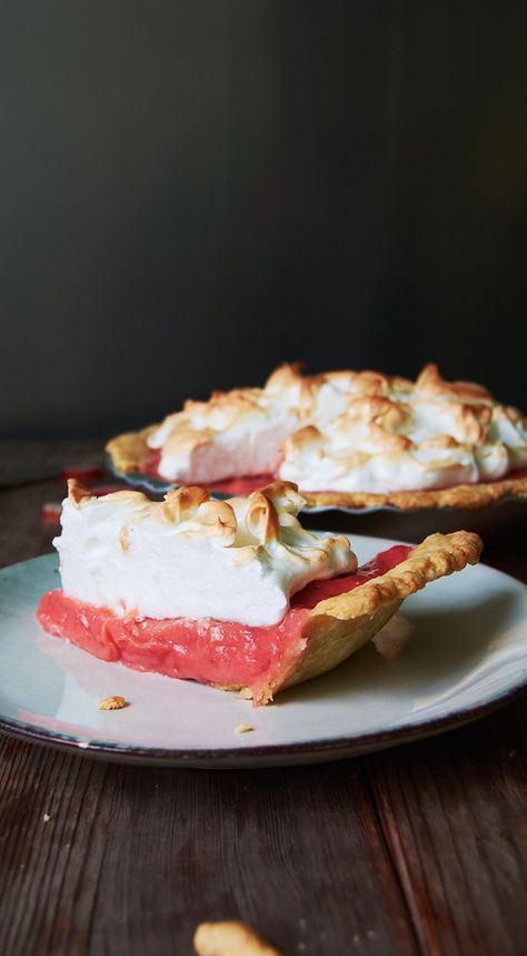 Rhubarb Meringue Pie, Leek Gratin, Rhubarb Curd, Rhubarb Meringue, Rhubarb Compote, Meringue Pie Recipes, Rhubarb Desserts, Meringue Recipe, Happy Pi Day