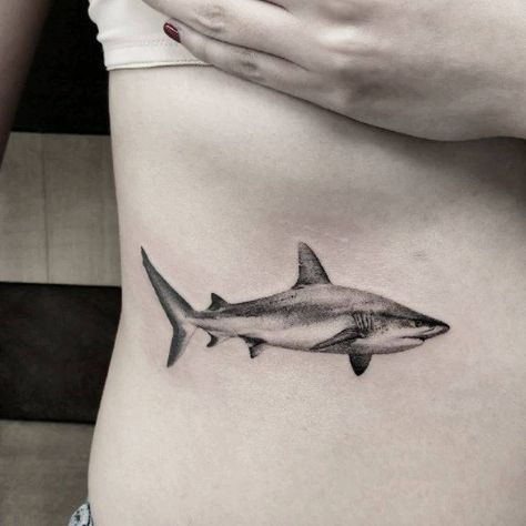 Cool shark Easy Half Sleeve Tattoos, Shark Tattoo Meaning, Small Shark Tattoo, Hai Tattoo, Whale Tattoos, Shark Tattoo, Ocean Tattoos, Theme Tattoo, Shark Tattoos